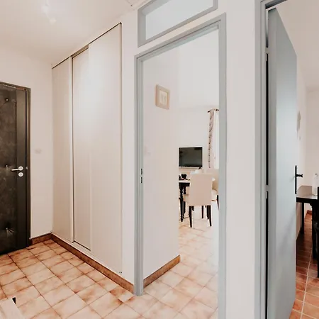 Apartment Special Couple - Lit Queen Size - Netflix - Climatisation - Terasse Plein Sud - 2 Min Centre-Ville - 6 Min Mer - Parking Prive - Offre Speciale