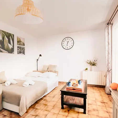 Special Couple - Lit Queen Size - Netflix - Climatisation - Terasse Plein Sud - 2 Min Centre-Ville - 6 Min Mer - Parking Prive - Offre Speciale